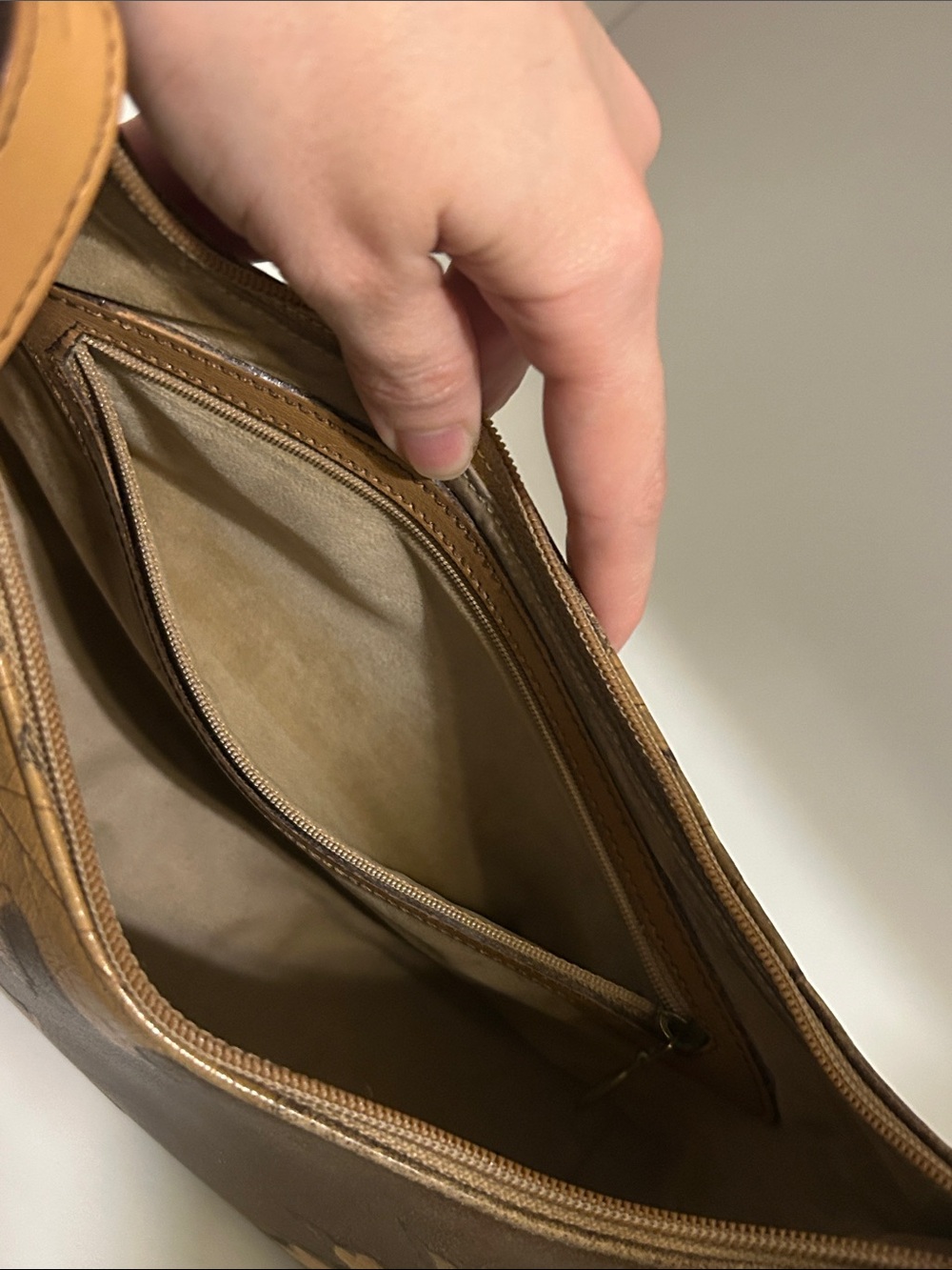 Brahmin Brown Leather Shoulder Bag with Tan Leaf Accents - Picture 7 of 12